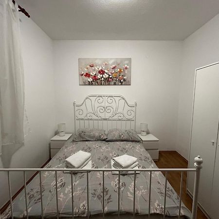 Apartman Petra Каштела Экстерьер фото